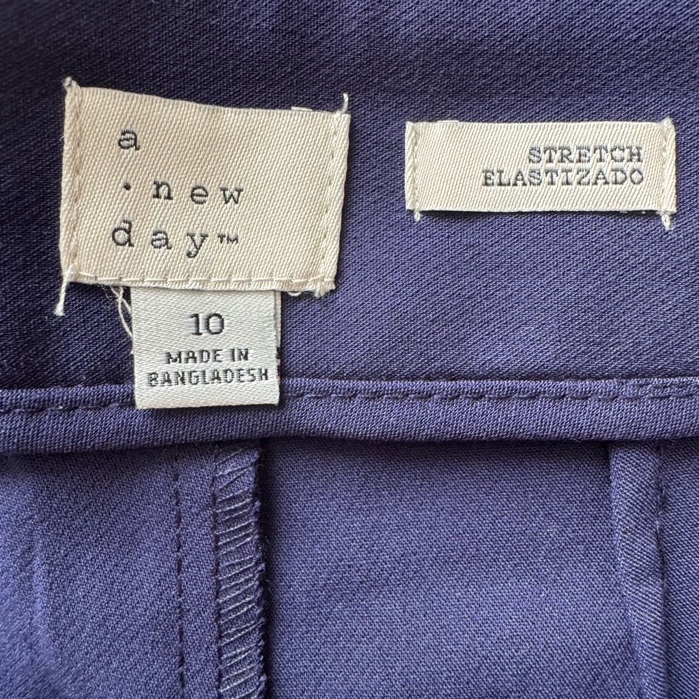 A New Day Woman’s High Rise Tailored Shorts NEW Mood Ring Blue Size 10 NWT - Picture 3 of 6